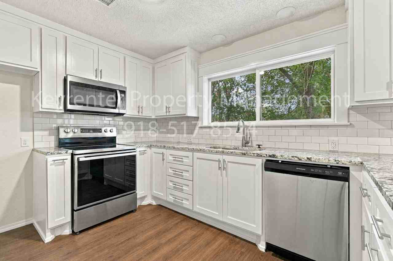 1201 S Gum Ave - Photo 2 of 22