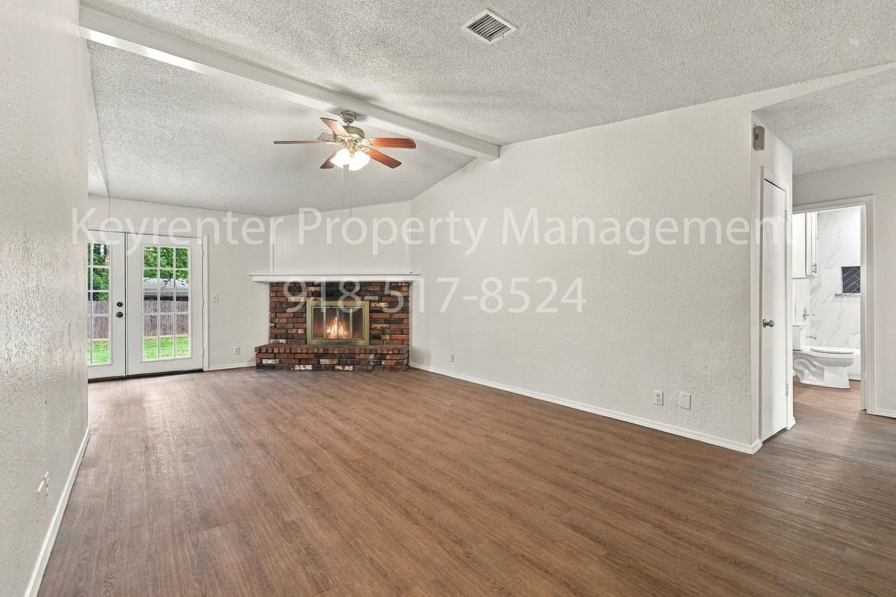 1201 S Gum Ave - Photo 3 of 22