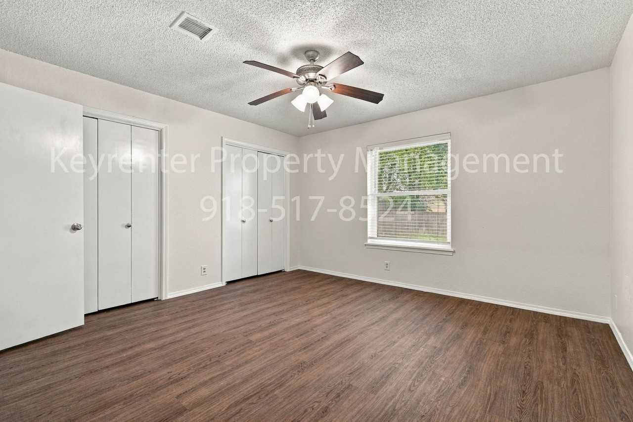 1201 S Gum Ave - Photo 4 of 22