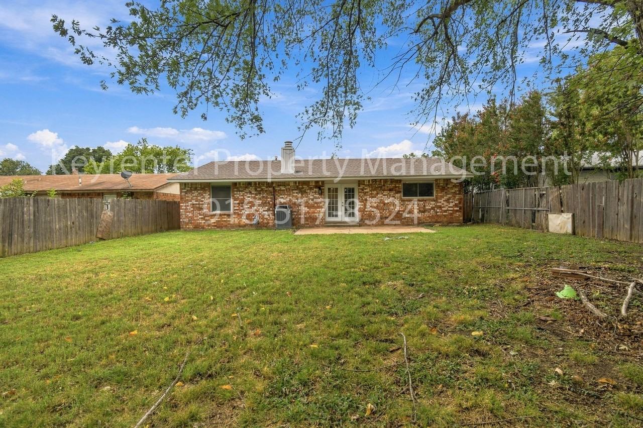 1201 S Gum Ave - Photo 5 of 22