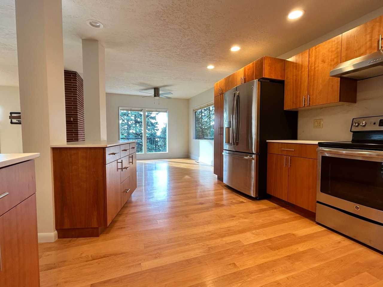 134 Charlotte Ave - Photo 4 of 26