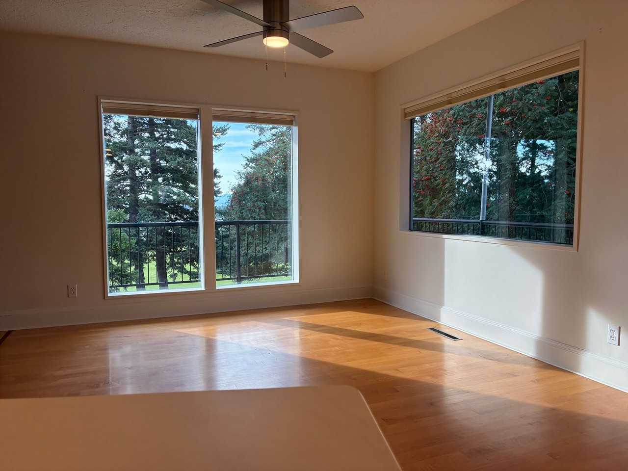 134 Charlotte Ave - Photo 5 of 26