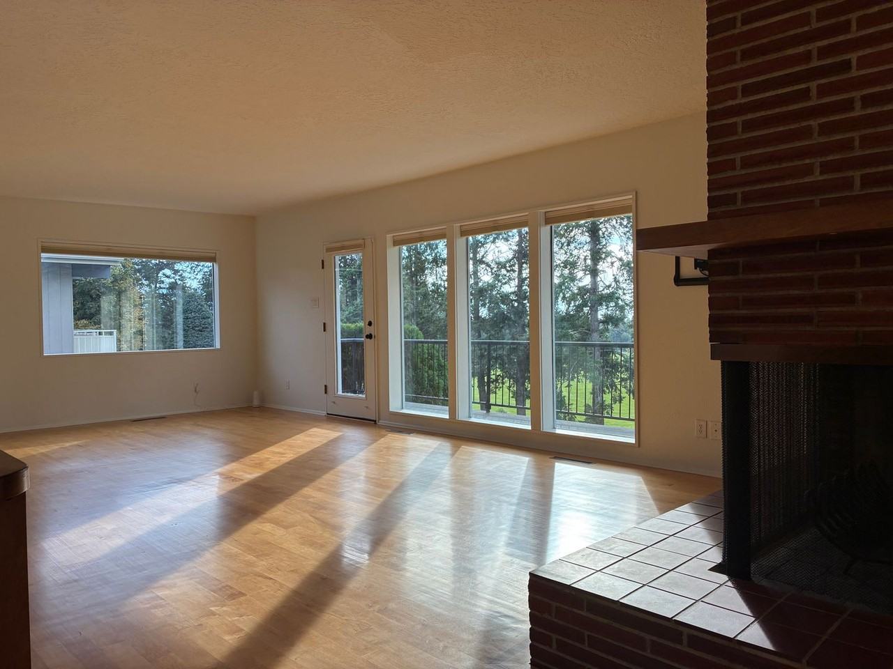 134 Charlotte Ave - Photo 6 of 26