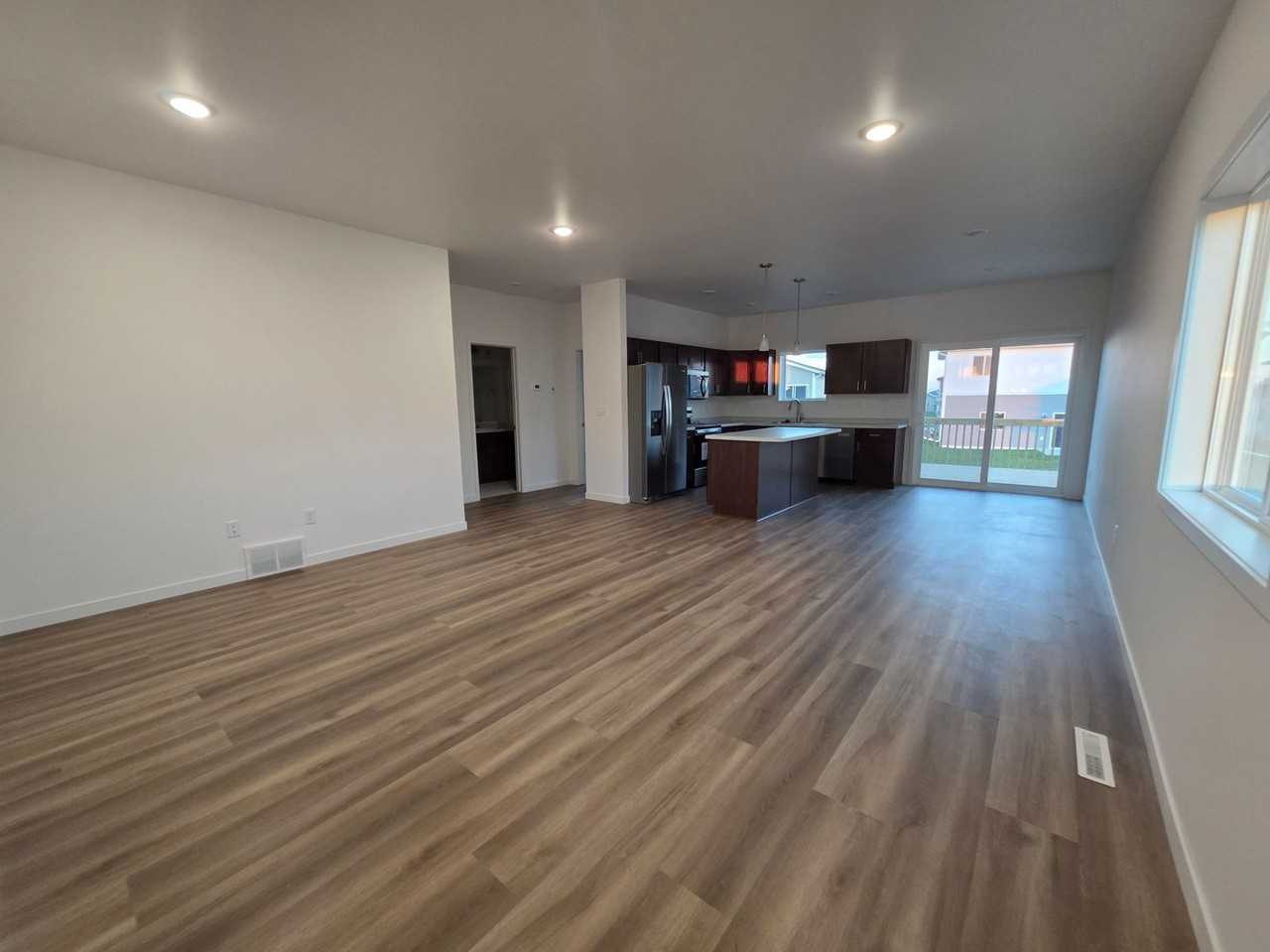 1519 Keystone Cir Ne - Photo 3 of 17