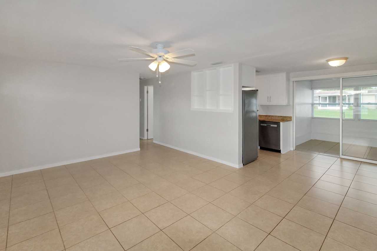 60 French Ave - Photo 4 of 17