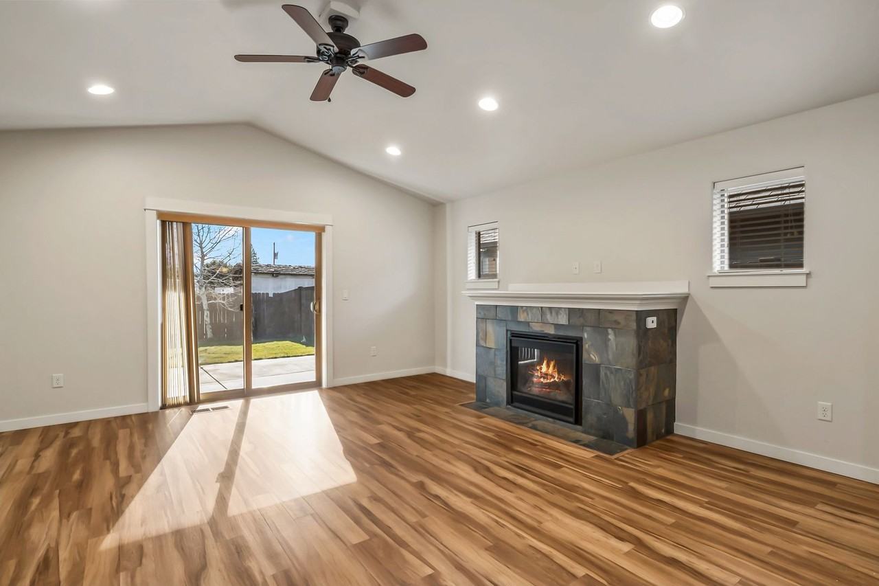 21177 Capella Pl - Photo 4 of 18