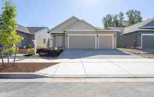 featured image of 714 Tigerlily St