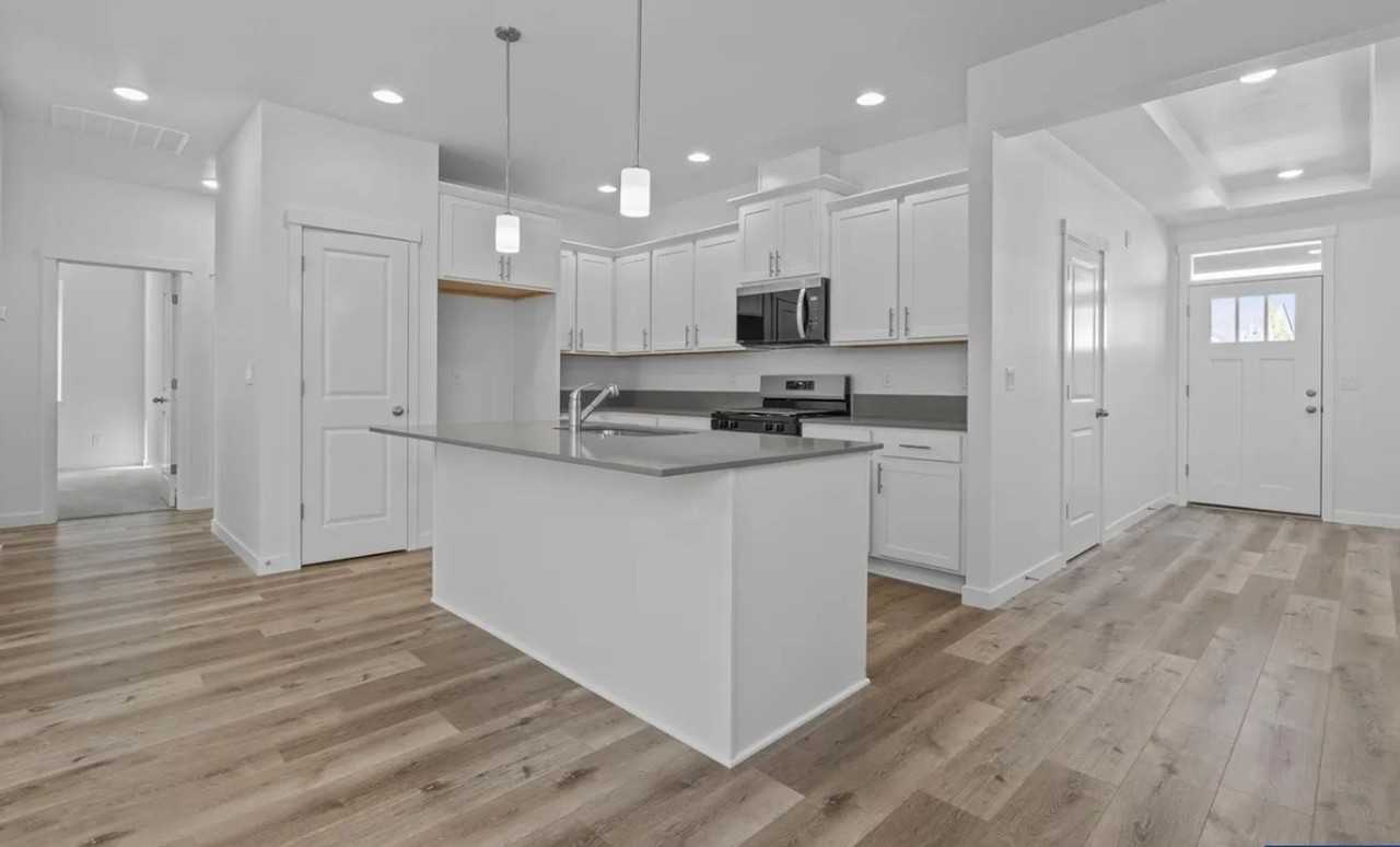 714 Tigerlily St - Photo 6 of 23