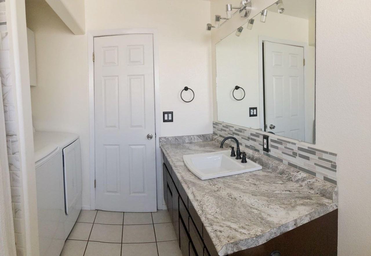 401 11th St - Photo 3 of 11