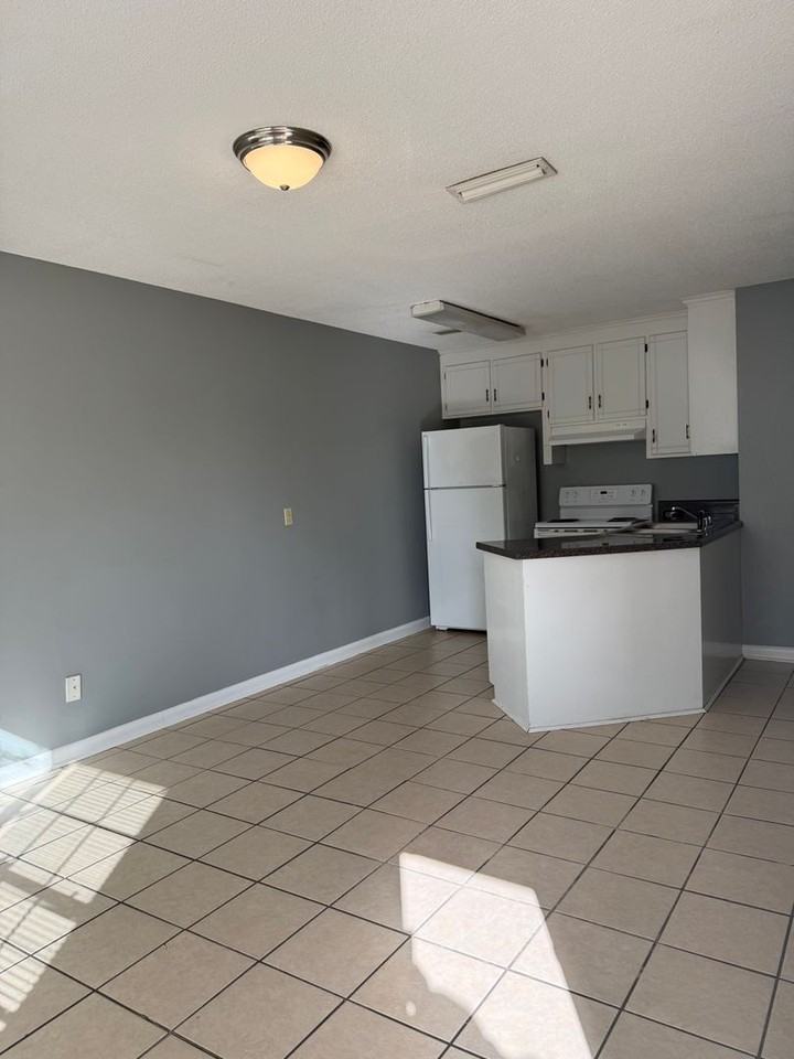 100 Gunter Ln - Photo 3 of 14