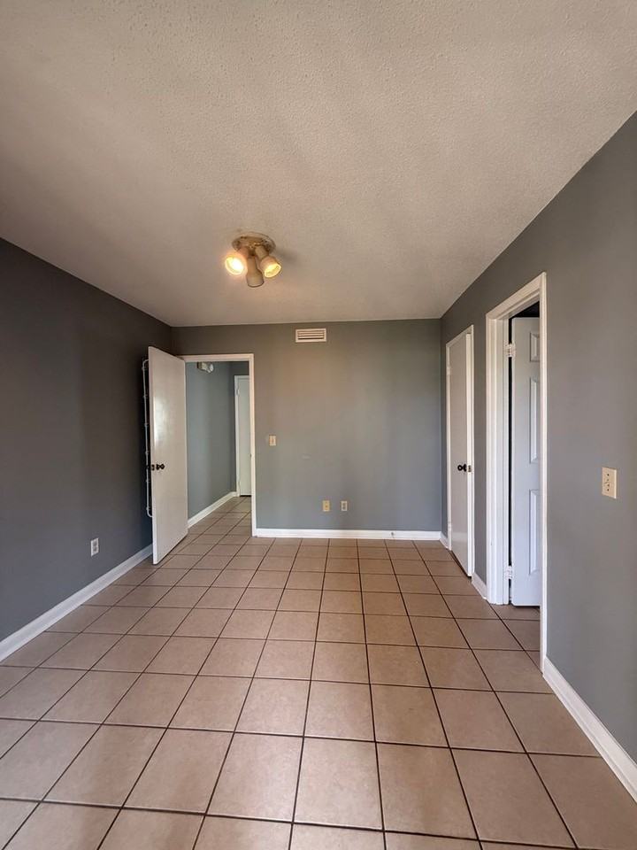 100 Gunter Ln - Photo 5 of 14