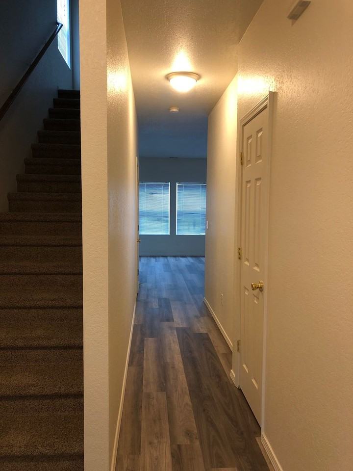 2002 Sw Canyon Dr #7 - Photo 2 of 23