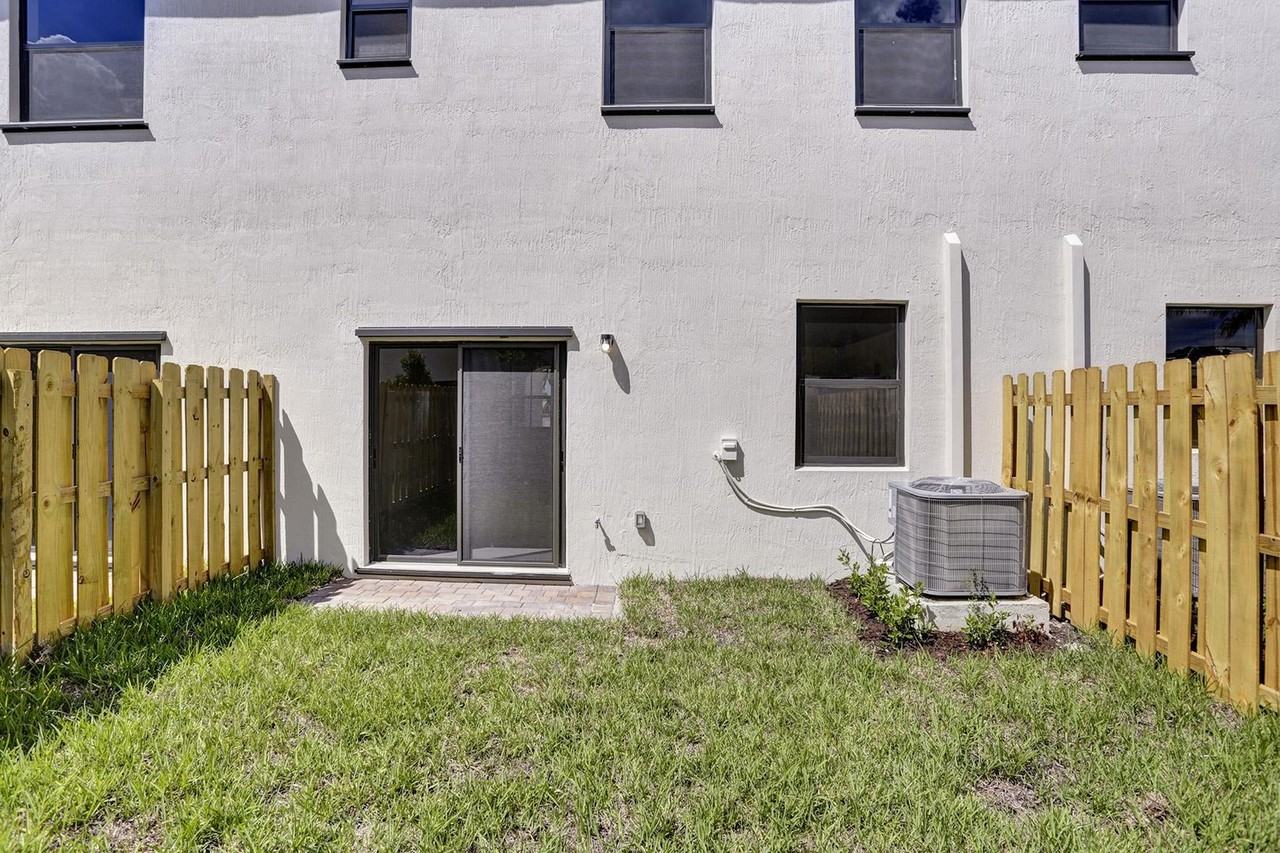 13050 Sw 232nd Ter - Photo 5 of 44