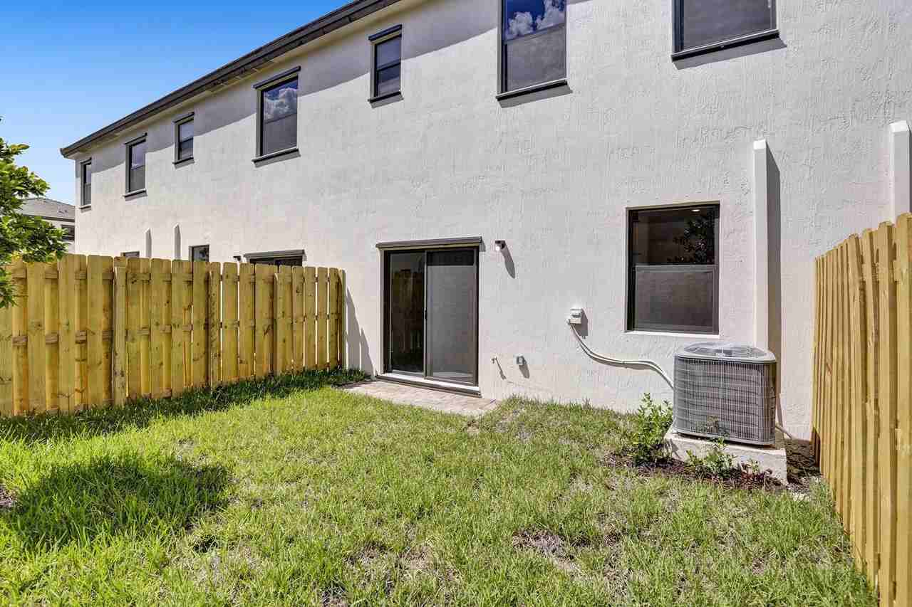 13050 Sw 232nd Ter - Photo 3 of 44