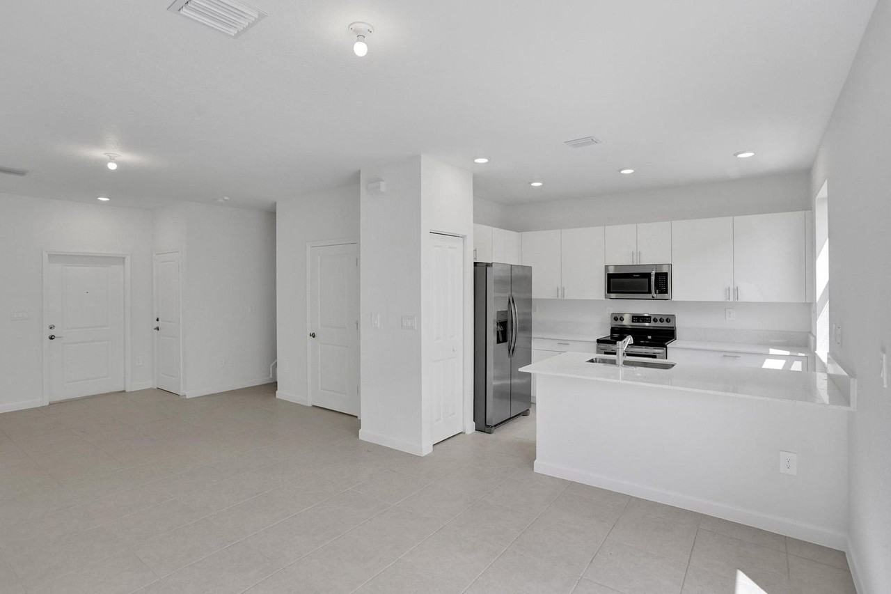 13050 Sw 232nd Ter - Photo 4 of 44