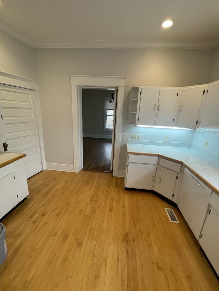 114 E Park Dr - Photo 5 of 37