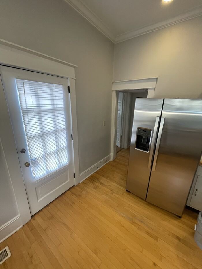 114 E Park Dr - Photo 7 of 37