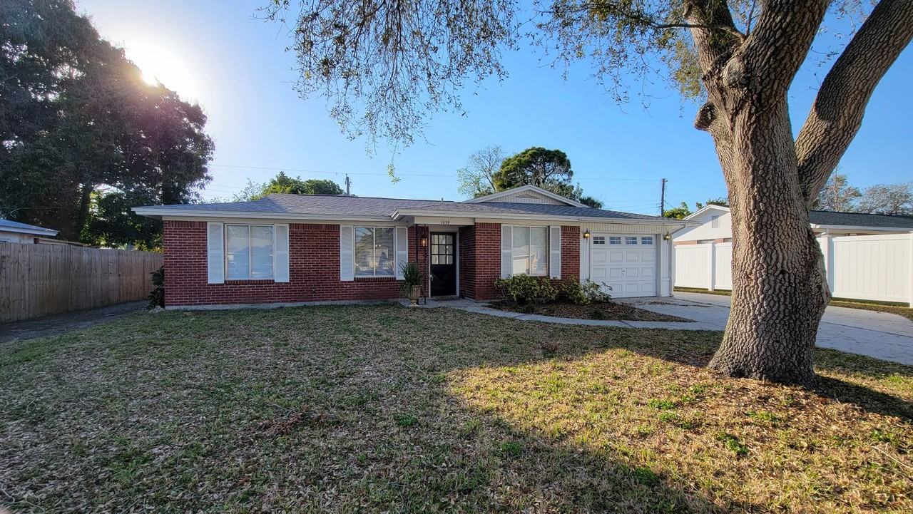 1059 Hope St - Photo 2 of 27