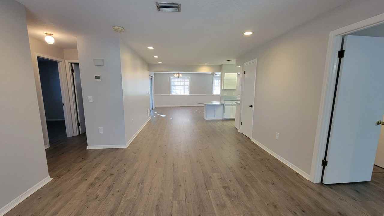 1059 Hope St - Photo 4 of 27