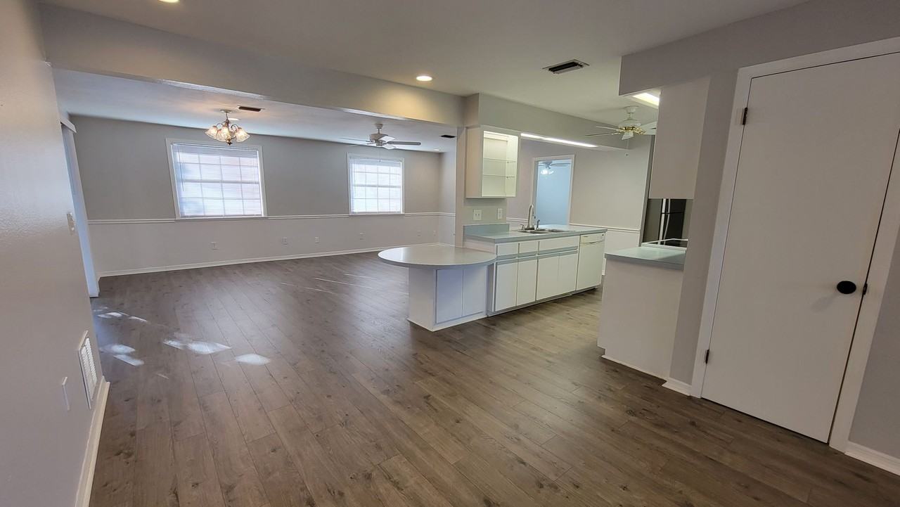1059 Hope St - Photo 6 of 27