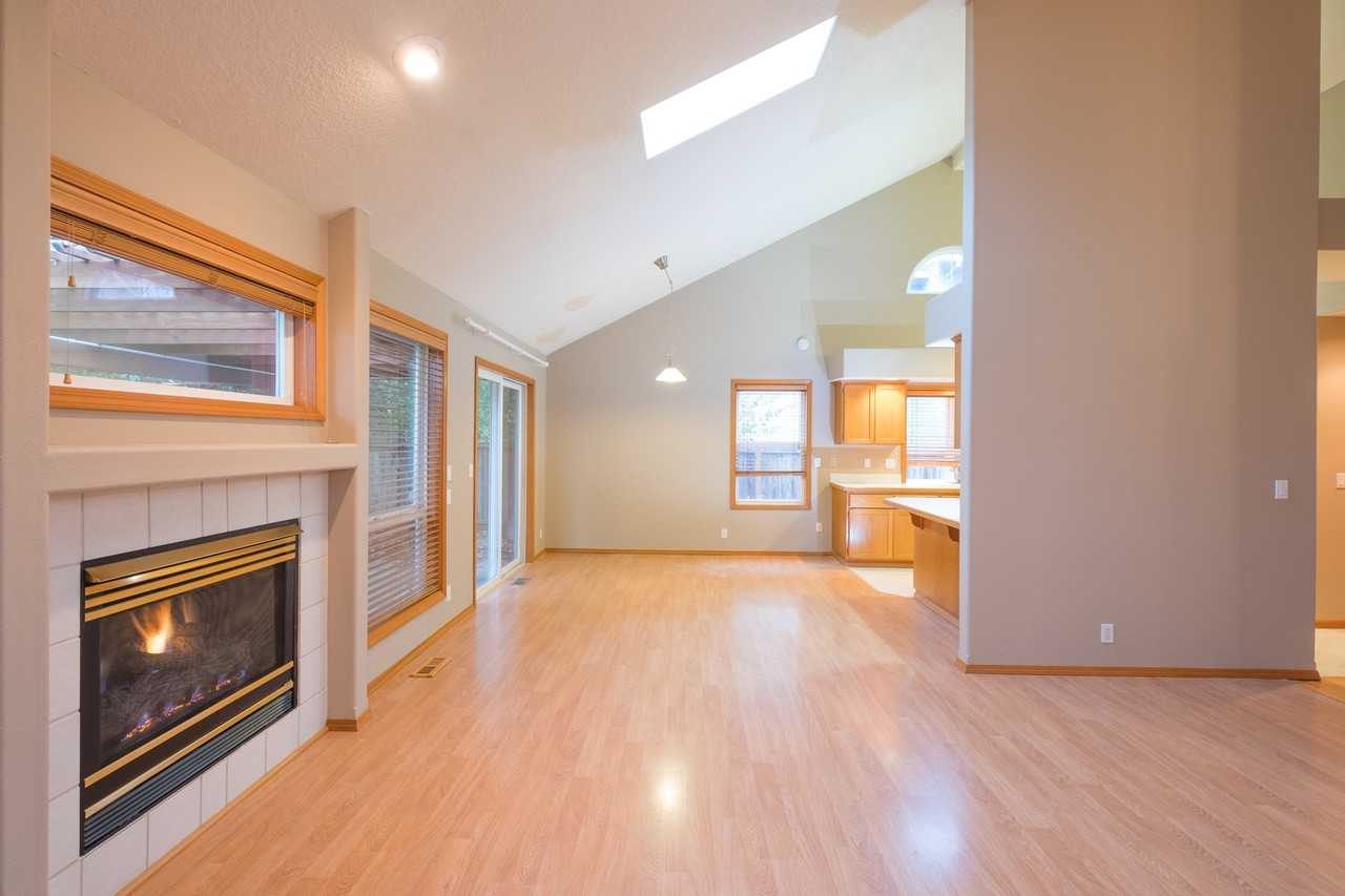 6328 Se Maple St - Photo 3 of 11