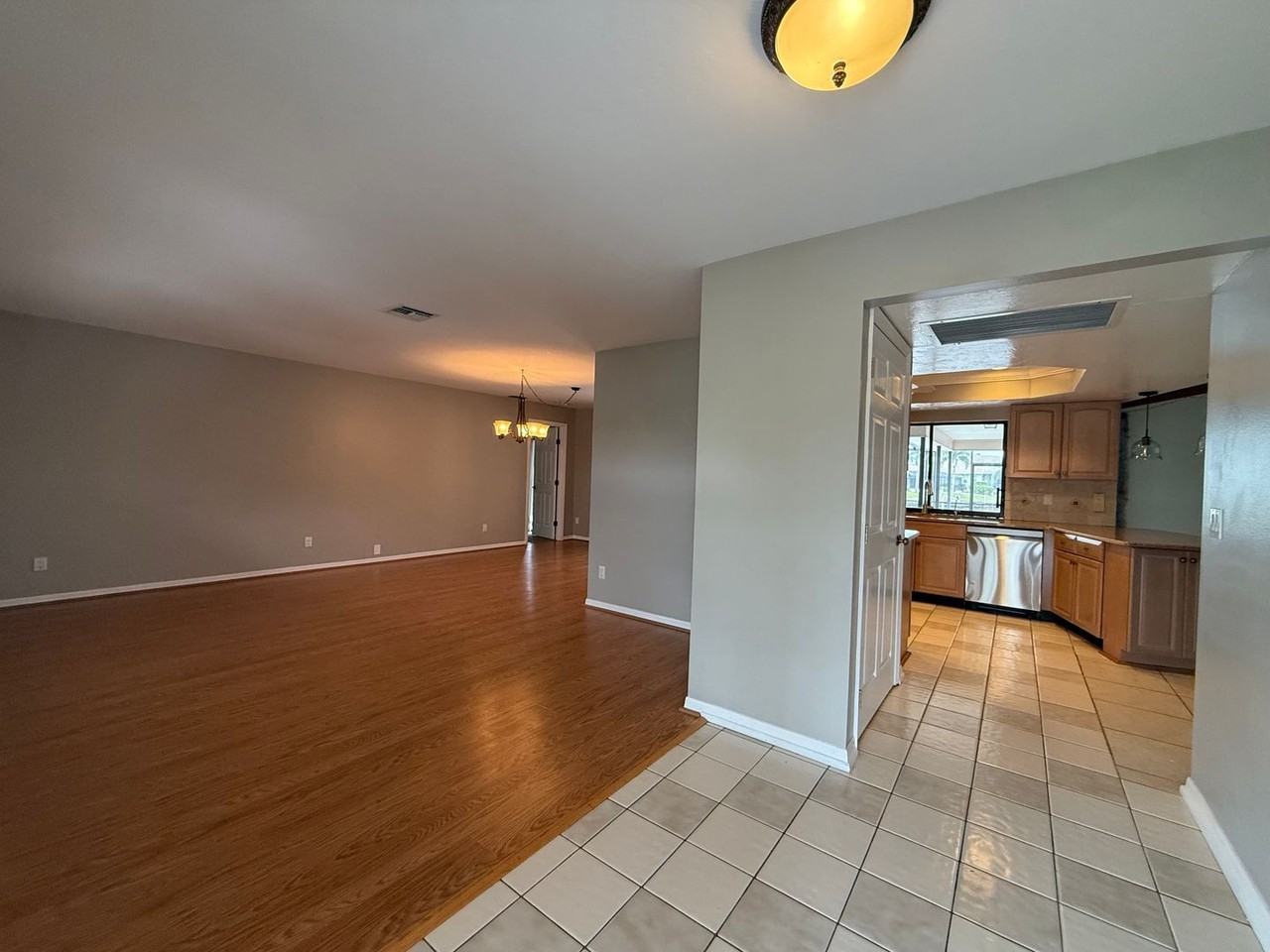 523 Toulouse Dr - Photo 2 of 33