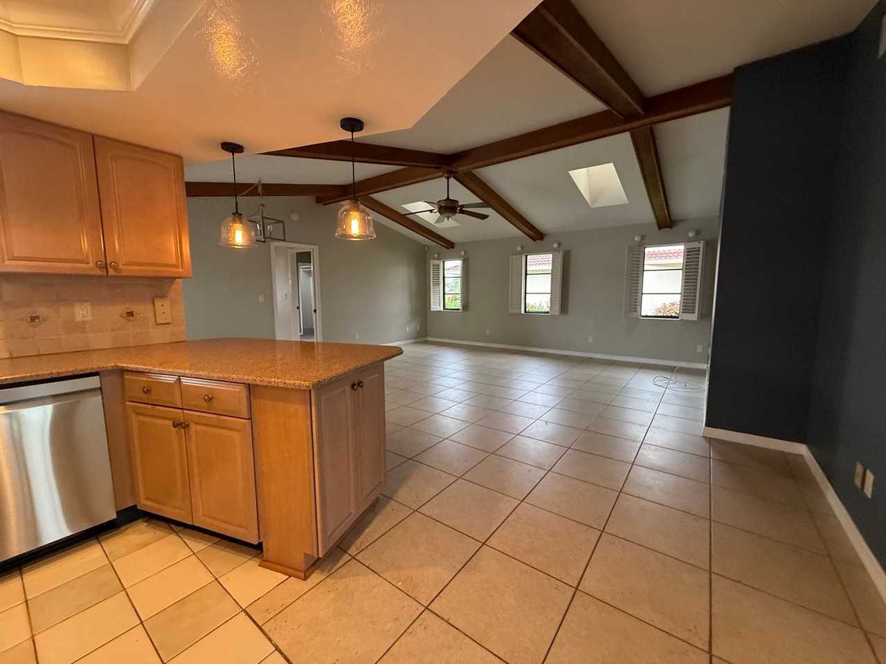 523 Toulouse Dr - Photo 5 of 33
