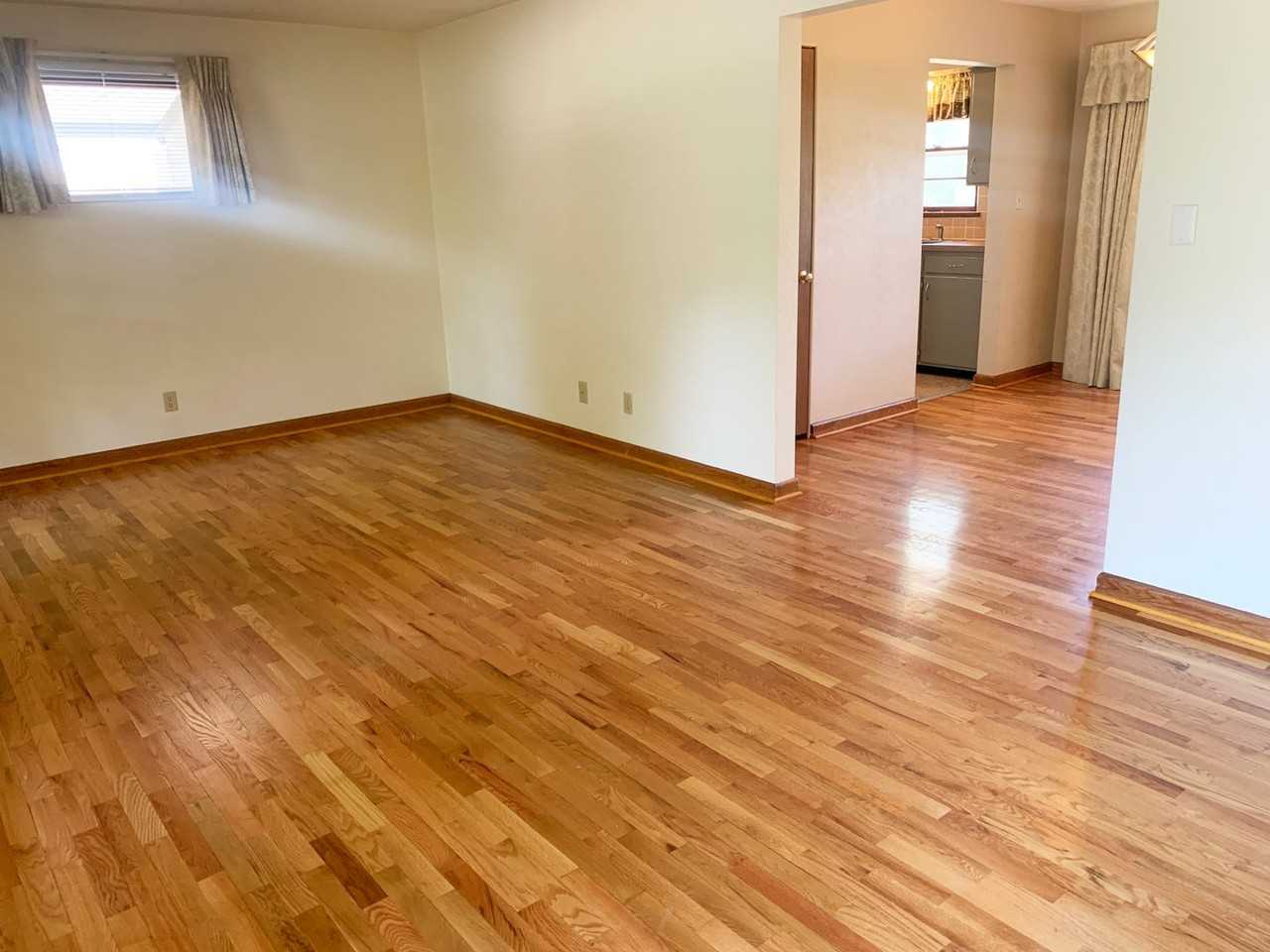 740 Watkins Dr - Photo 2 of 16