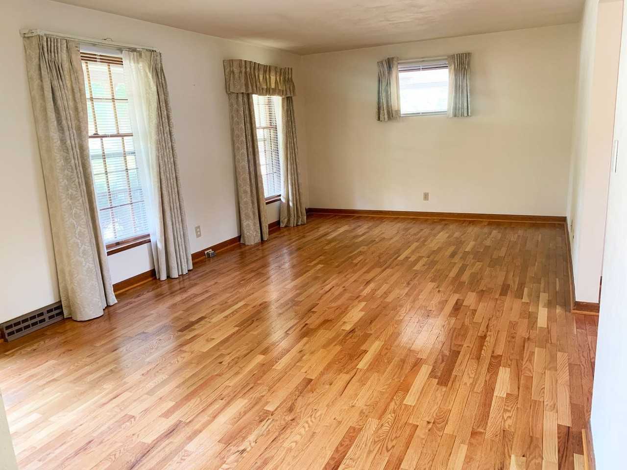 740 Watkins Dr - Photo 3 of 16