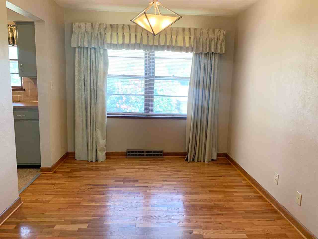 740 Watkins Dr - Photo 4 of 16