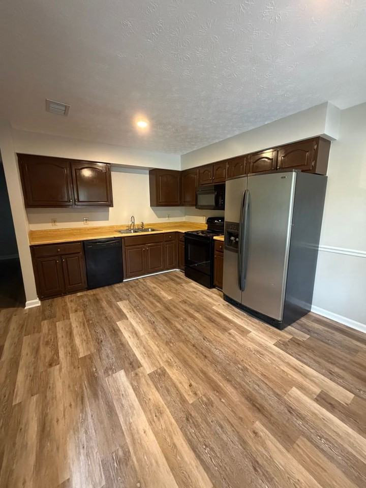 1348 Kent Dr - Photo 2 of 9