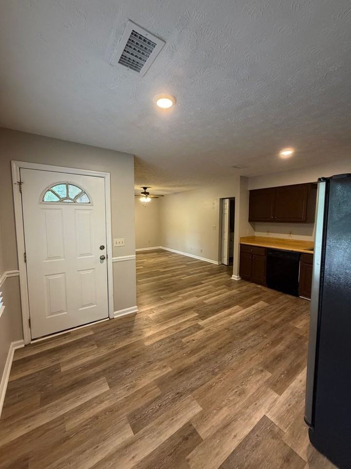 1348 Kent Dr - Photo 5 of 9