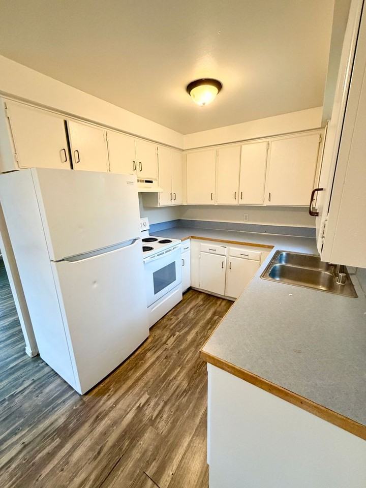 3609 L St - Photo 4 of 12