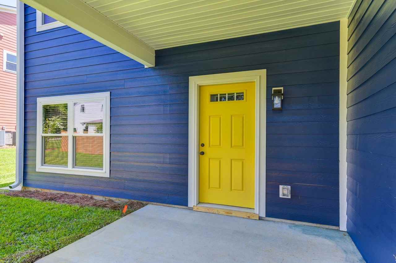 503 S Saluda Ave - Photo 2 of 6