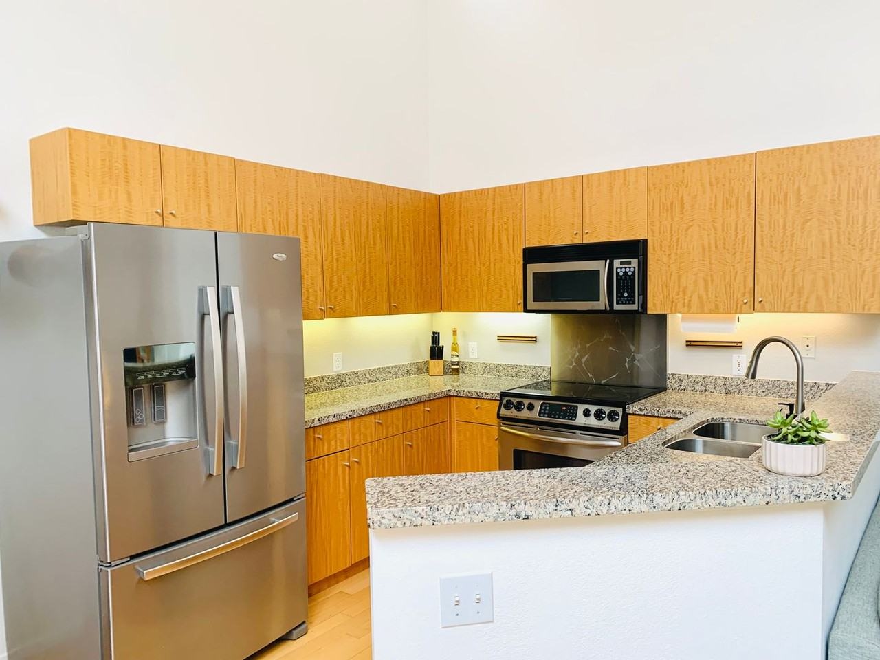 602 W Fir St #401 - Photo 7 of 35