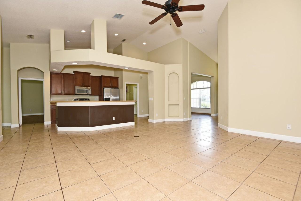 220 Heatherbrooke Cir - Photo 4 of 33