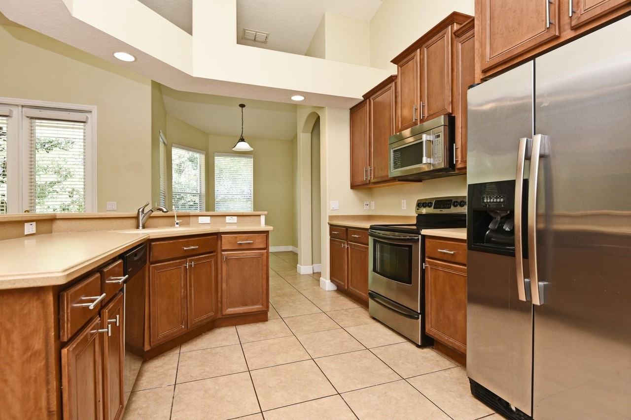 220 Heatherbrooke Cir - Photo 5 of 33