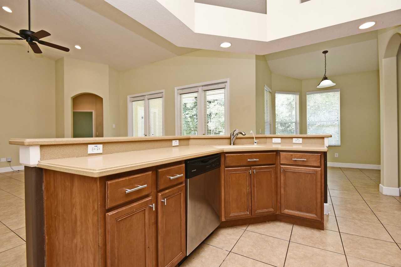 220 Heatherbrooke Cir - Photo 7 of 33
