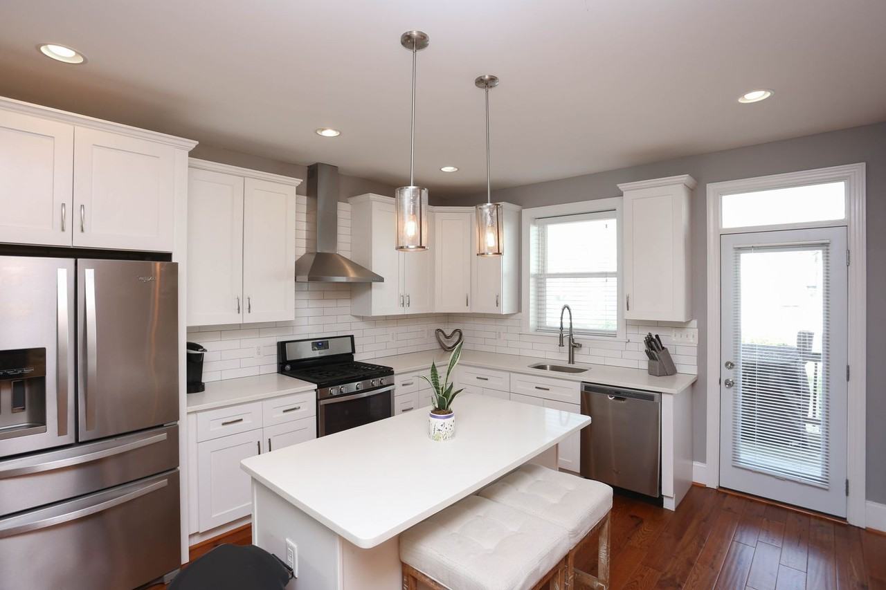 638 Oldham St - Photo 2 of 32