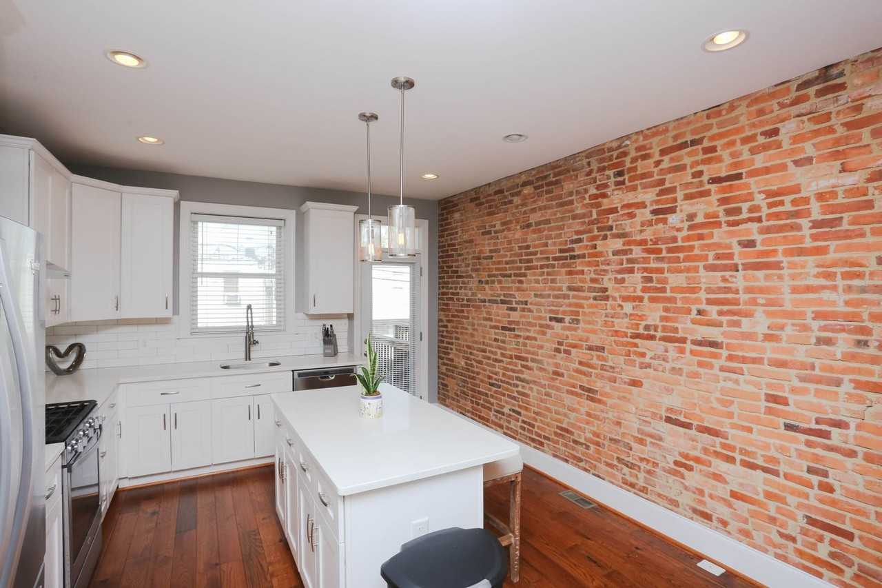 638 Oldham St - Photo 3 of 32