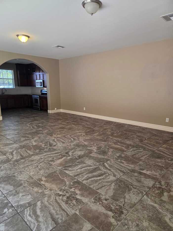 3633 E Hans Dr - Photo 5 of 22
