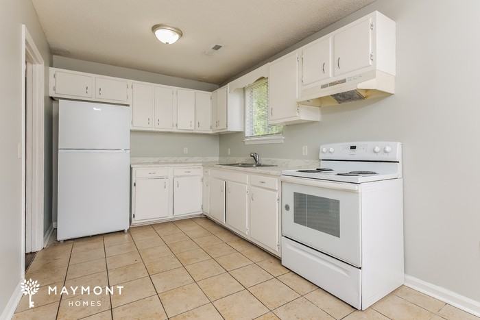 44 Elmwood Pl - Photo 7 of 12