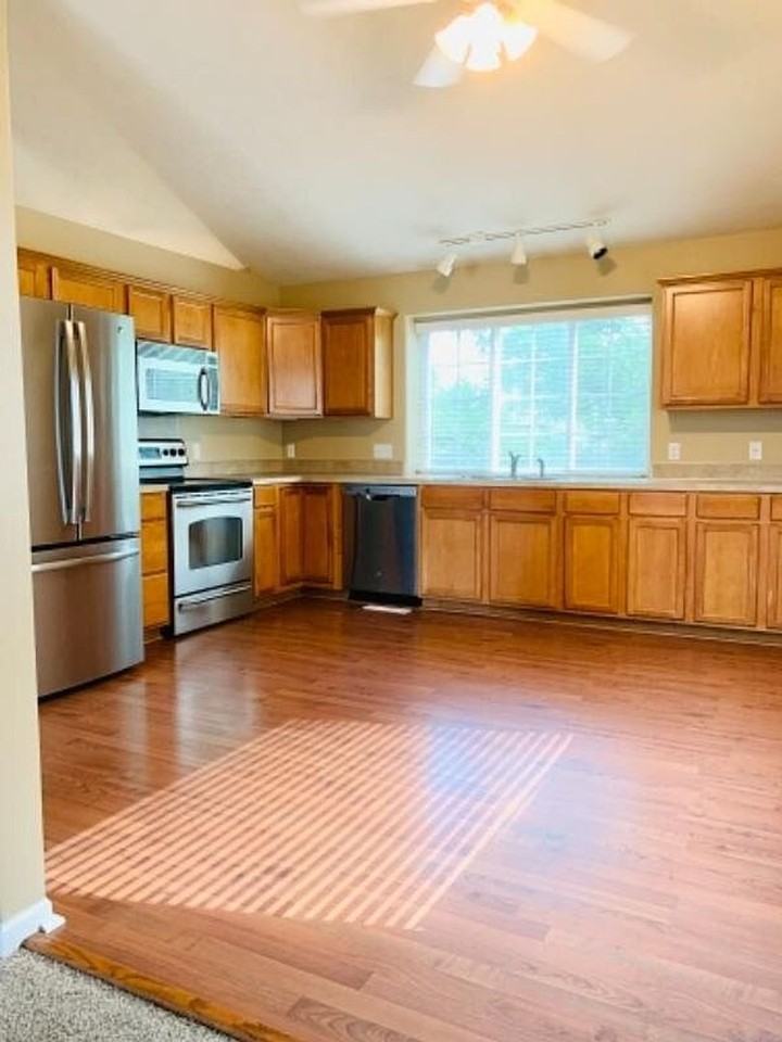 17170 Manderson St - Photo 2 of 13