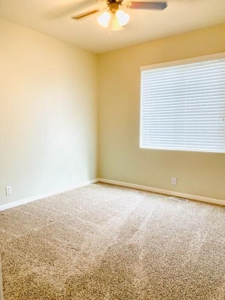 17170 Manderson St - Photo 6 of 13