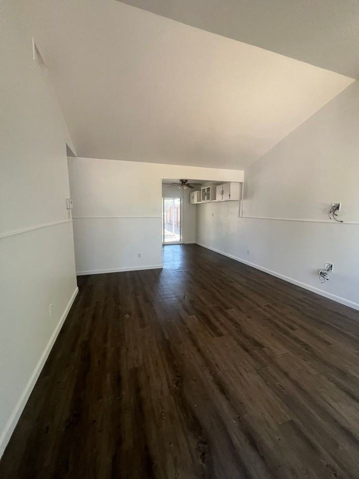 5700 Seyferth Way - Photo 3 of 16