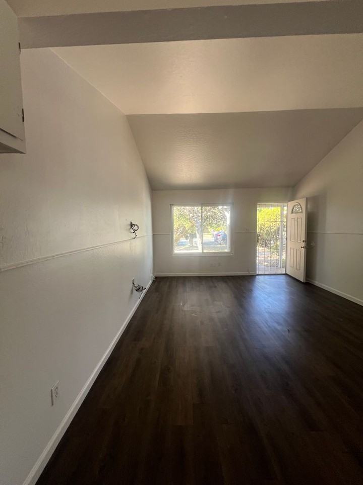 5700 Seyferth Way - Photo 4 of 16
