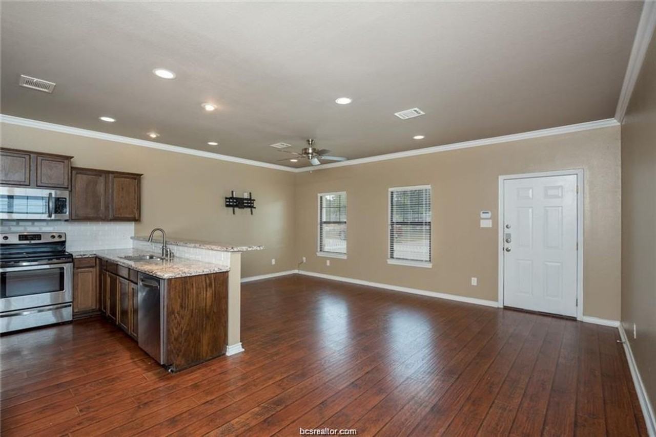 118 Lynn Dr - Photo 4 of 22