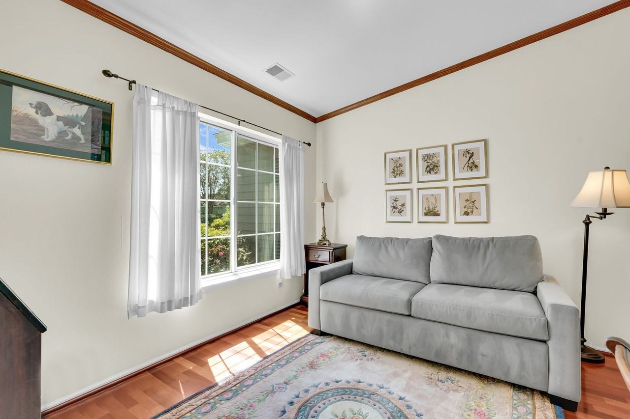 28 Huquenin Ln - Photo 4 of 49