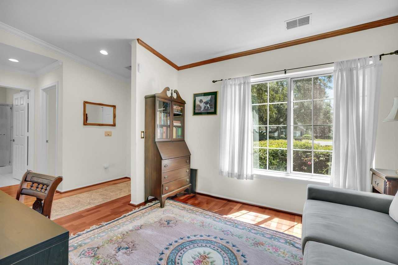 28 Huquenin Ln - Photo 7 of 49