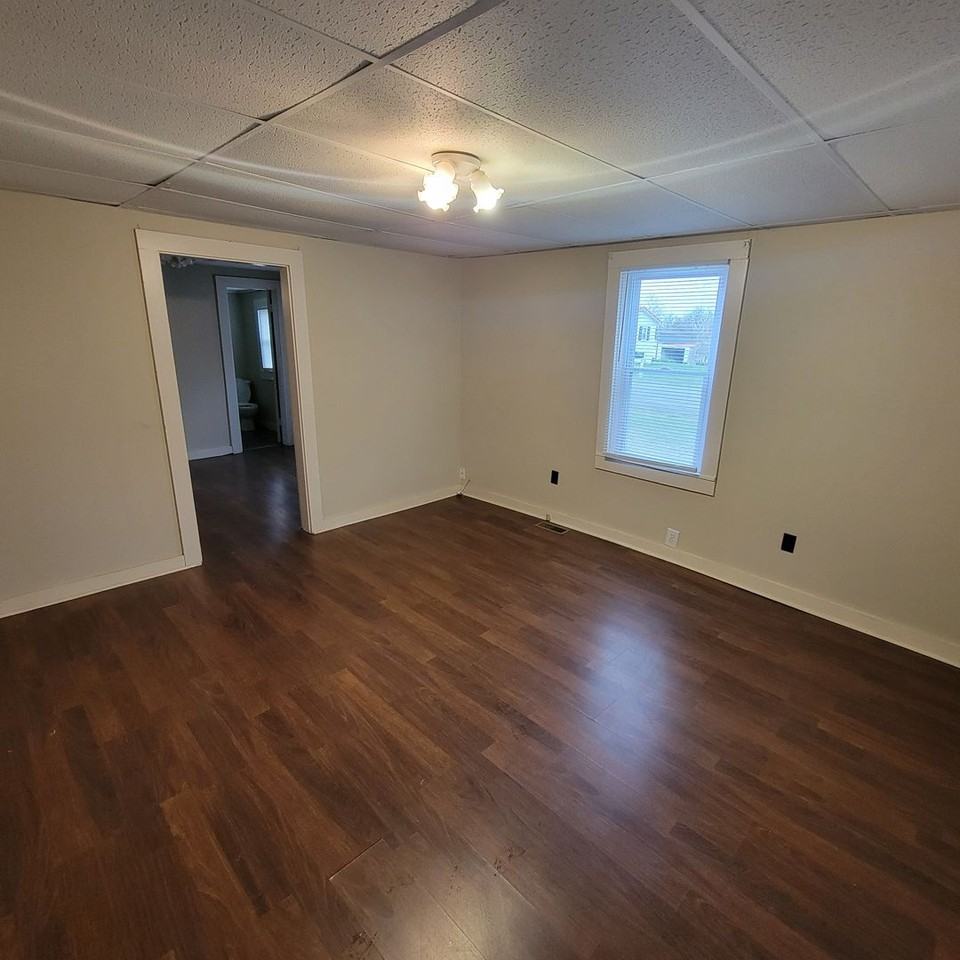 470 W 5th St - Photo 2 of 13